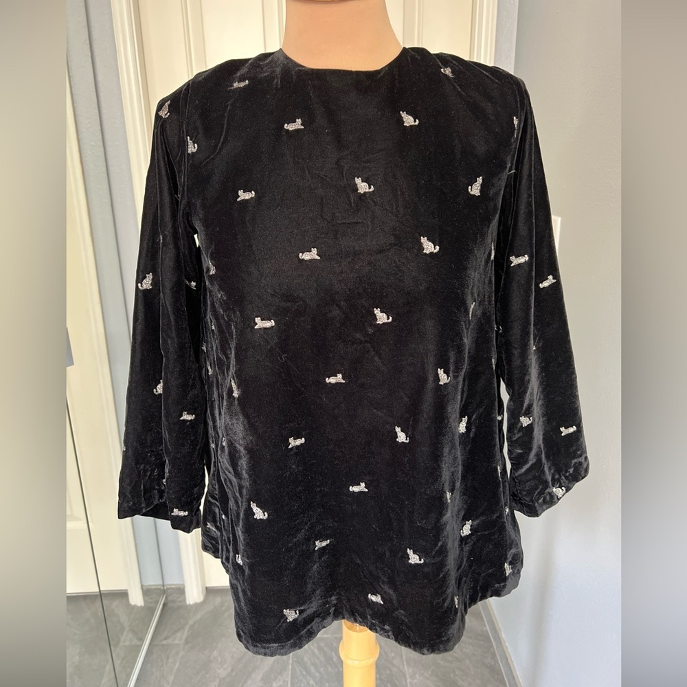 Kayseria Black Velvet Cat Tiger Embroidered‎ Top